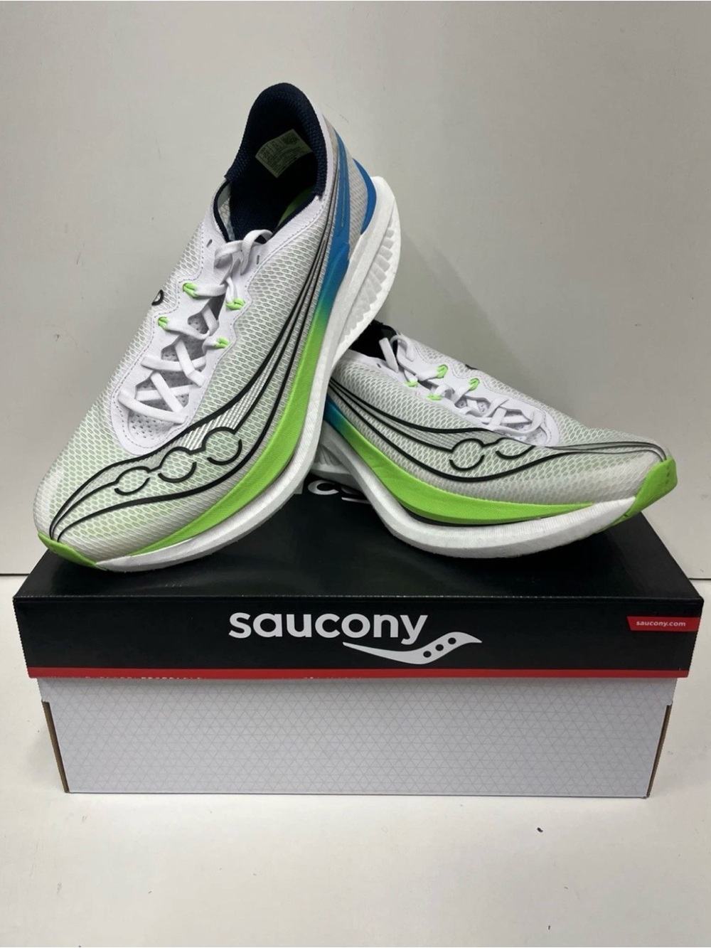 Saucony endorphin pro 5 size 10.5 men worn once with box!!
